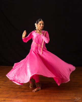 Art in the Loop 2025 Kicks Off with Indian Dance, Violin Duo and Local Artists